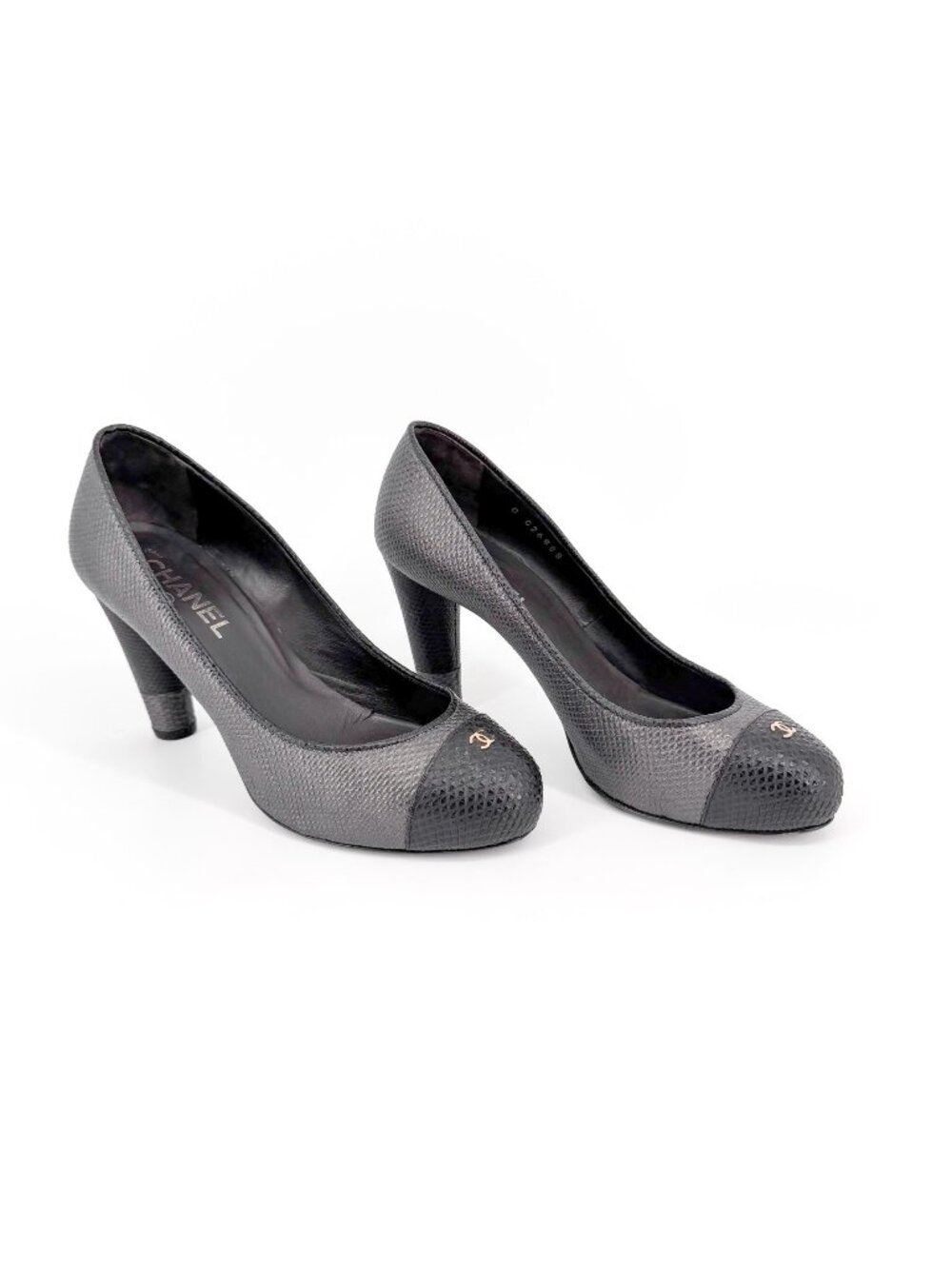 Chanel Textured Gray CC Logo Cap Toe Platform Pumps Heels Size 37.5 US 6.5–7